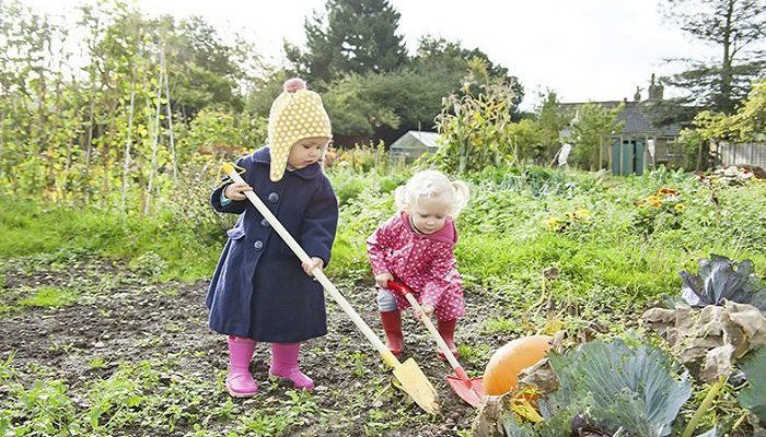 child gardening 700x430 1