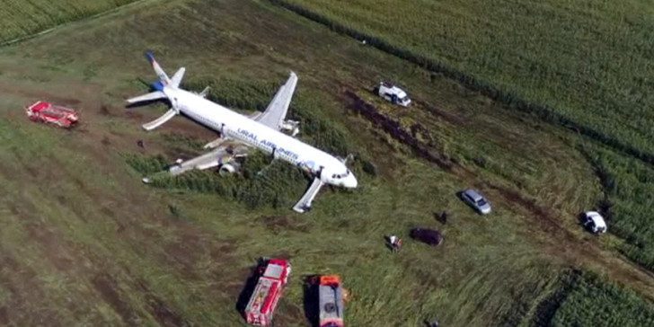 russia airplane landing mergency 2019 08 15