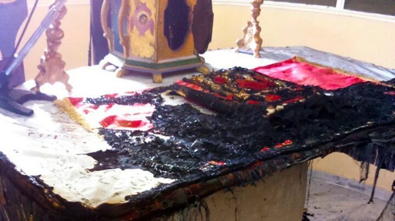 Χίος: Βάνδαλοι έκαψαν την Αγία Τράπεζα του ναού «Άγιος Χαράλαμπος»