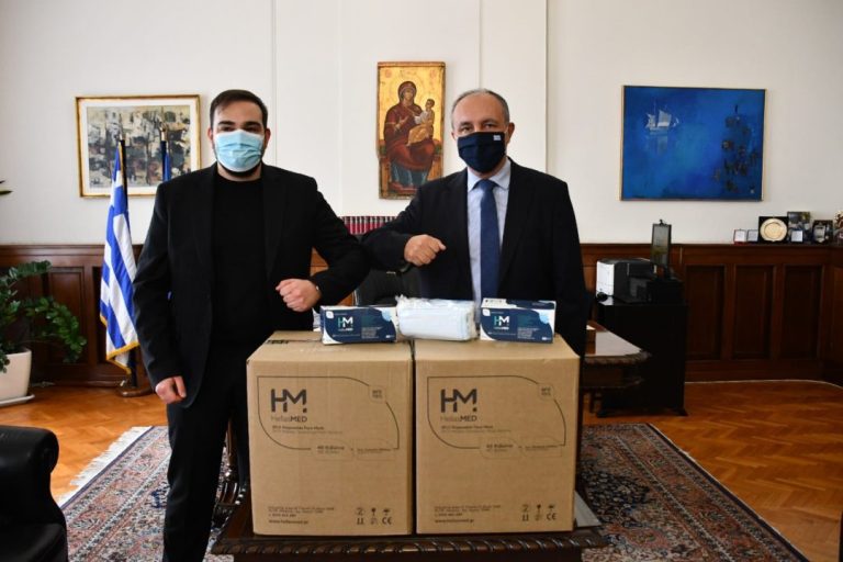 Θεόδωρος Καράογλου: Χιλιάδες μάσκες δώρισε η εταιρεία “HELLAS MED  I.K.E.”