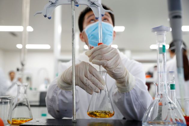 Κίνα: εμβολιάζει με μη εγκεκριμένα εμβόλια Κορονοϊού