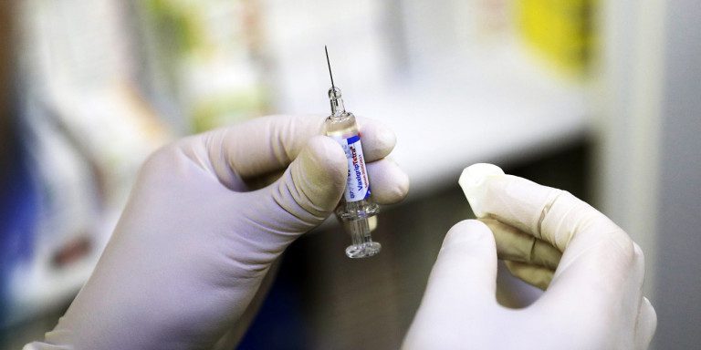 Συστάσεις προς το NHS: Να μην κάνουν το εμβόλιο όσοι έχουν σοβαρές αλλεργίες – Είχε παρενέργειες σε δύο άτομα