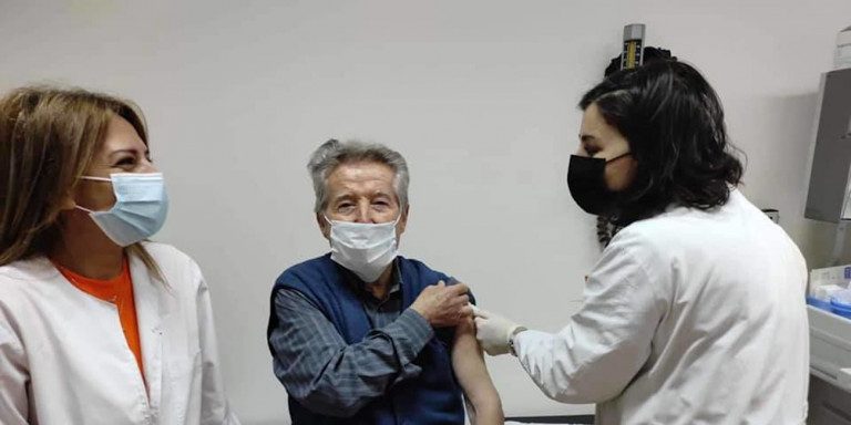 Κορωνοϊός: Ξεκίνησε ο εμβολιασμός για τους άνω των 85 ετών – Η ανάρτηση του υπουργείου Υγείας
