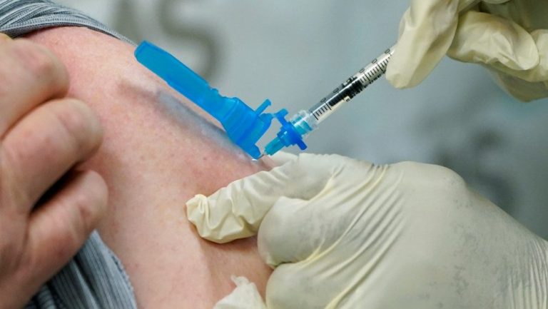 Εμβολιασμός: Ανοίγει σήμερα η πλατφόρμα των ραντεβού εμβολιασμού για τους άνω των 85 ετών -Ποια είναι η διαδικασία