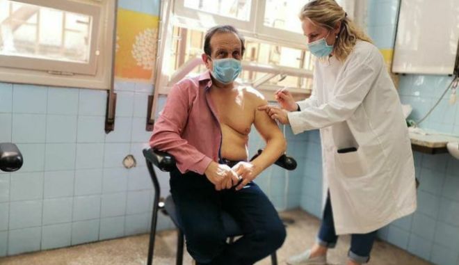 Σπύρος Μπιμπίλας: Εμβόλιαστηκε για τον κορονοϊό – Η συγκινητική ανάρτηση του