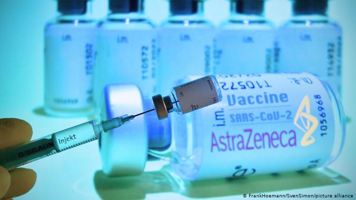 Νέες συστάσεις του ΕΜΑ για το εμβόλιο της AstraZeneca: Σε ποιους δεν πρέπει να χορηγείται