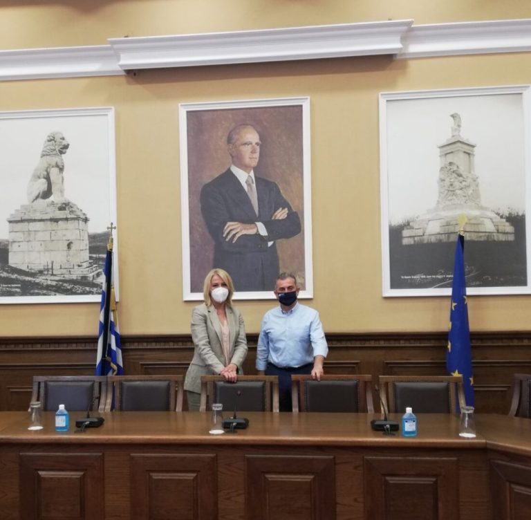 Ο Σπυρόπουλος υποδέχθηκε στο διοικητήριο την Ρένα Δούρου