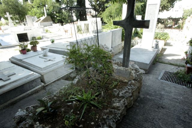 Εύβοια: Ιερέας άνοιξε φέρετρο 77χρονου που πέθανε από covid-19 και φώναζε ότι δεν υπάρχει κορονοϊός