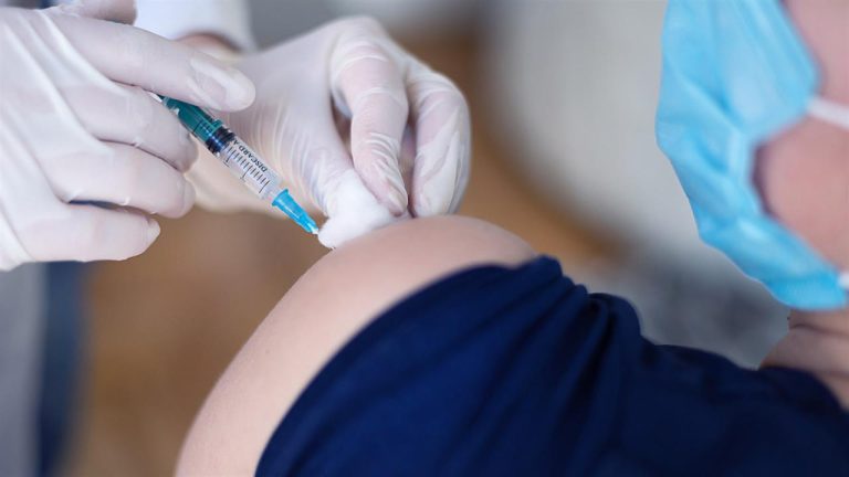 SARS-CoV-2 – Γιατί μολύνονται οι εμβολιασμένοι;