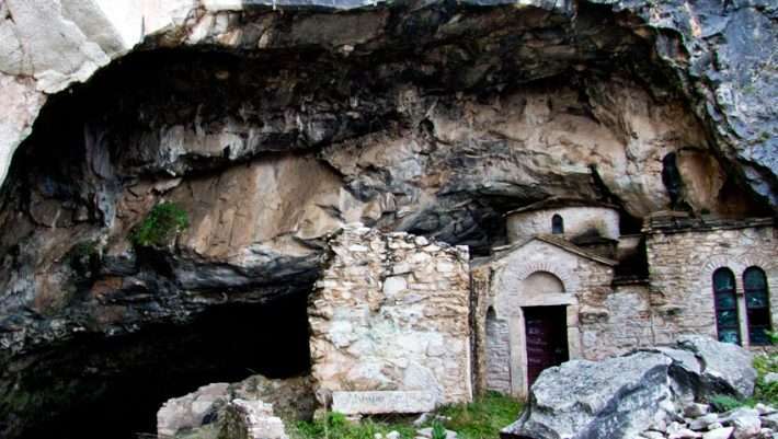 Σπηλιά Νταβέλη – Το μακάβριο μυστικό που έκρυβε για χρόνια το «σπίτι» του διαβόητου λήσταρχου