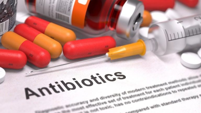 Τα αντιβιοτικά αυξάνουν τον κίνδυνο καρκίνου του εντέρου – Τι δείχνει νέα έρευνα