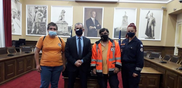 Σπυρόπουλος: Παρέδωσε στις εθελοντικές ομάδες της Π.Ε. Σερρών Υλικό και εξοπλισμό Πολιτικής Προστασίας