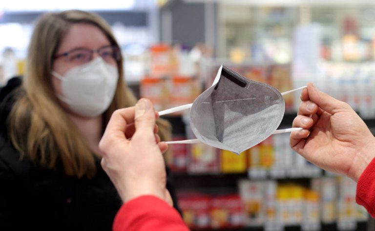 Κορονοϊος: Ποιες μάσκες σχεδόν μηδενίζουν τον κίνδυνο μόλυνσης από κοροναϊό