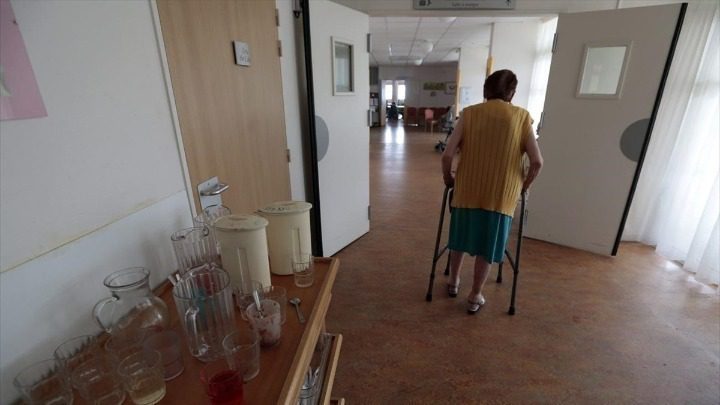 Ξεσκεπάστηκε παράνομο γηροκομείο στις Σέρρες – Γιατροί και γραφεία τελετών συγκάλυπταν τους θανάτους ηλικιωμένων