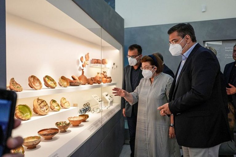 Tο σύγχρονο Αρχαιολογικό Μουσείο Χαλκιδικής στον Πολύγυρο: Εγκαινίασαν Τζιτζικώστας – Μενδώνη