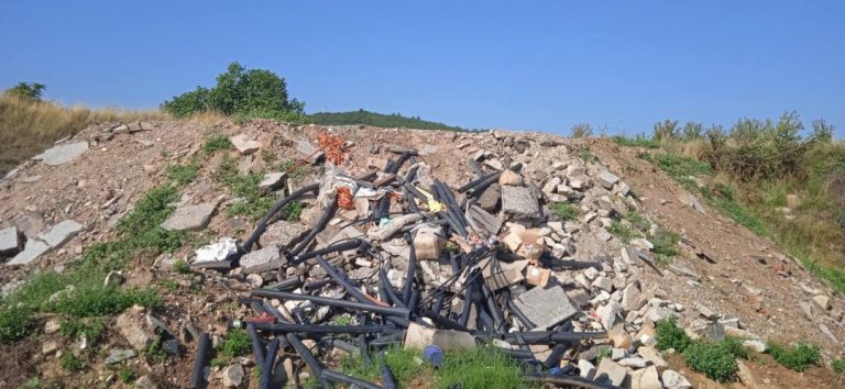 Ποιος πέταξε τα μπάζα του πίσω από το κοιμητήριο της κοινότητας των Θερμών; Τι κάνει ο Δήμος Βισαλτίας για την προστασία των ιαματικών πηγών;