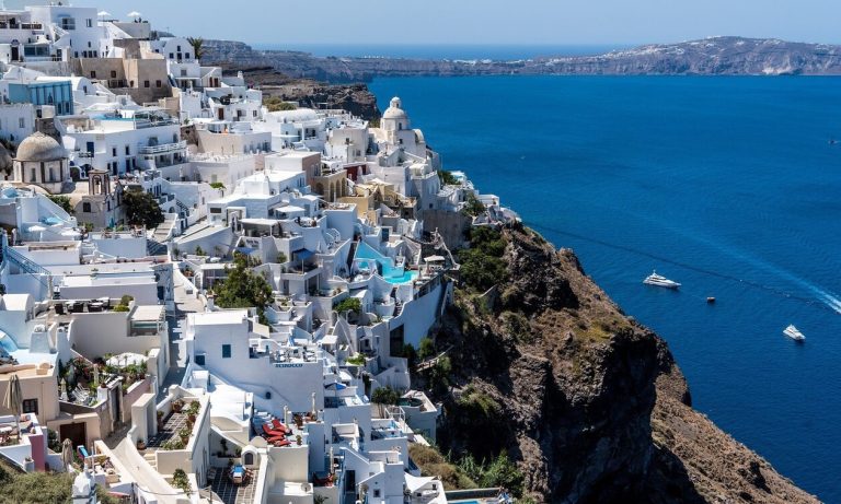 Ευρωπαϊκή Επιτροπή Ταξιδίων: Η Ελλάδα τέταρτος πιο περιζήτητος προορισμός για διακοπές το καλοκαίρι