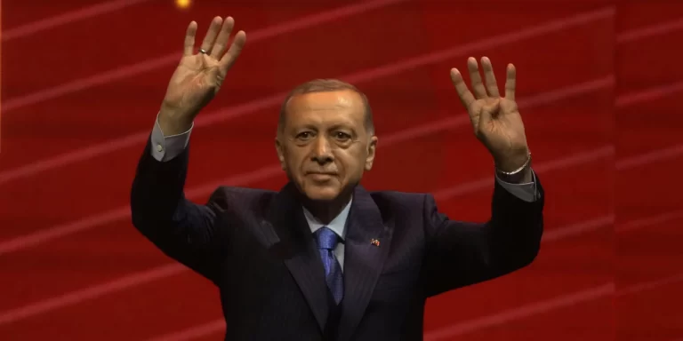 Εκλογές στην Τουρκία: Καθαρή νίκη Ερντογάν στον β’ γύρο της Κυριακής προβλέπουν δύο νέες δημοσκοπήσεις