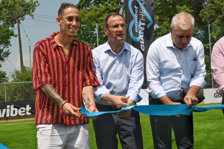 Τσιμίκας & Χρυσάφης εγκαινίασαν ένα νέο γήπεδο ποδοσφαίρου στις Σέρρες!