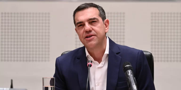 «Παραιτούμαι από πρόεδρος -Προτείνω νέα εκλογή, δεν θα είμαι υποψήφιος», ανακοίνωσε ο Αλέξης Τσίπρας στο Ζάππειο