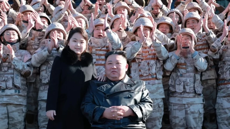 Βόρεια Κορέα: Μετά από τρία χρόνια ανοίγει τα σύνορα για τους πολίτες της που βρίσκονται στο εξωτερικό