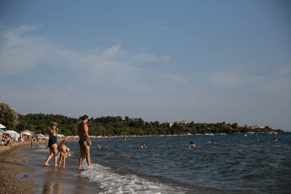 Απαγορεύτηκε το κολύμπι σε παραλία της Χαλκιδικής- Ακατάλληλα τα νερά