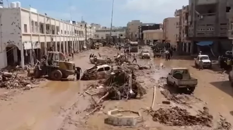 Πλημμύρες στη Λιβύη: Ο απολογισμός των θυμάτων στη Ντέρνα έφθασε τους 11.300 νεκρούς