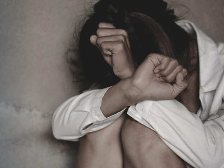 Τρόμος για τον «δράκο των Εξαρχείων»: Καταγγελίες για απόπειρες βιασμού – Τρεις επιθέσεις μέσα σε λίγες ώρες