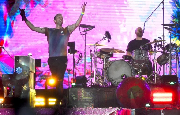Κανονικά η sold out συναυλία των Coldplay στο ΟΑΚΑ -Το ανακοίνωσε ο Μητσοτάκης στο Facebook με ένα τραγούδι