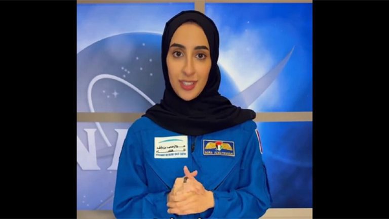 NASA: Η πρώτη μουσουλμάνα στο Διάστημα θα φοράει χιτζάμπ – Κατασκευάστηκε ειδική στολή