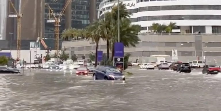 Ντουμπάι: Σε λίγες ώρες έπεσε 1,5 φορά η βροχή που πέφτει σε έναν χρόνο – 142 λίτρα νερό ανά τ.μ.