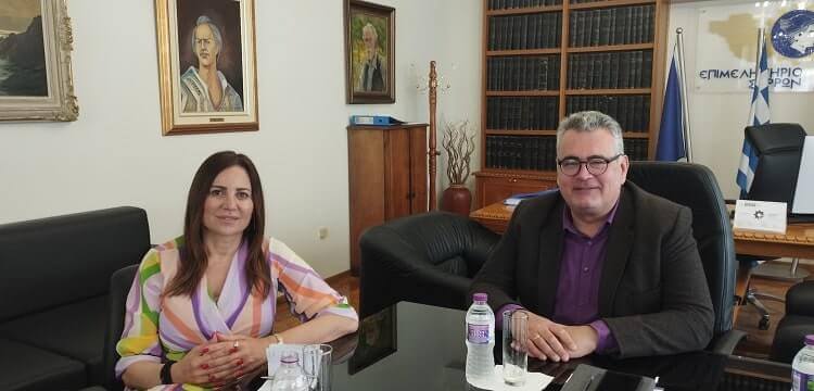 Η υποψήφια Ευρωβουλευτής Βίκυ Φλέσσα στο Επιμελητήριο Σερρών