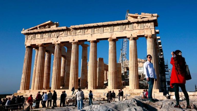 Αλλάζει το top-5 των κυριότερων τουριστικών αγορών της Ελλάδας