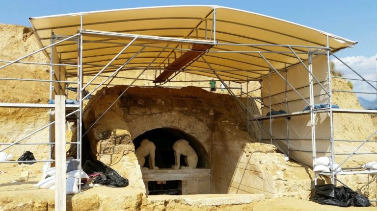 Αμφίπολη: Να γίνει επισκέψιμο το μνημείο σε δύο χρόνια προτείνει η αρχαιολόγος Περιστέρη
