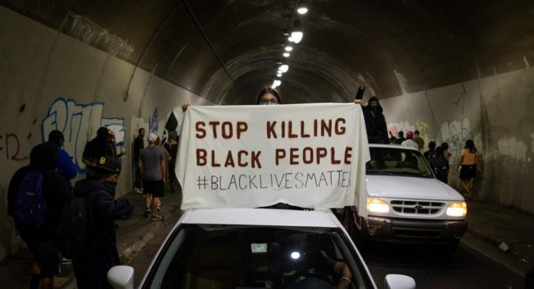 Τζέικομπ Μπλέικ: Η αστυνομία λέει ότι βρήκε μαχαίρι στο ΙΧ του Αφροαμερικανού που πυροβολήθηκε πισώπλατα – Διαψεύδουν οι αυτόπτες