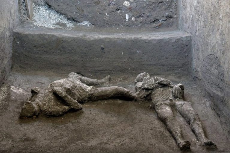 Πομπηία: Εντυπωσιακή ανακάλυψη ‑ Βρήκαν μαζί τα λείψανα πλούσιου και σκλάβου