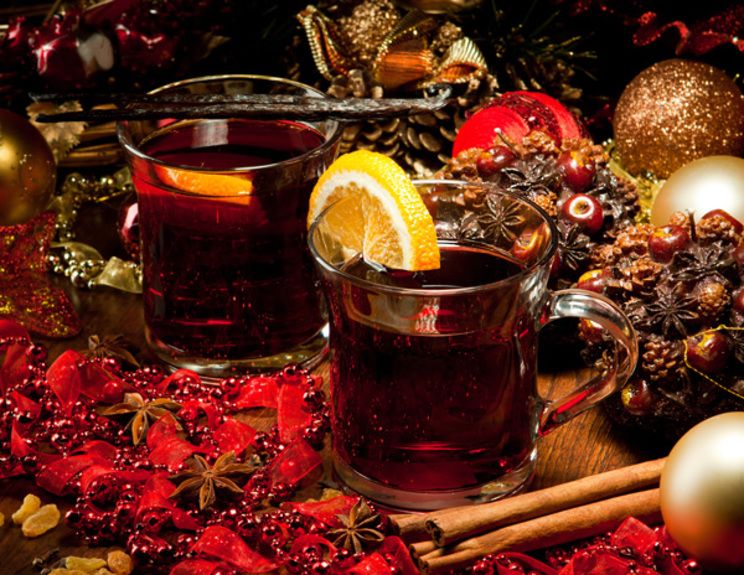 Ζεστό αρωματικό κρασί: Το ποτό των Χριστουγέννων
