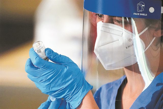 Εμβόλιο κορονοϊού – EMA: Νέες παρενέργειες από Pfizer – Moderna – Συστάσεις για AstraZeneca και J&J