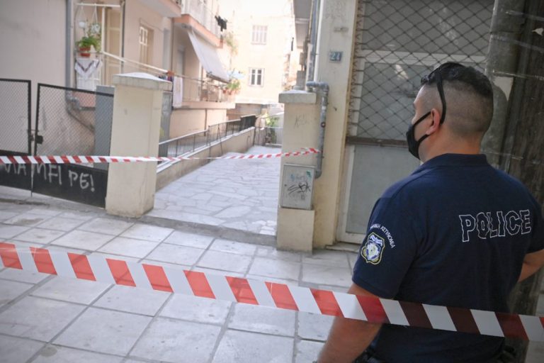 Γυναικοκτονία στη Θεσσαλονίκη: Η στιγμή της σύλληψης του δολοφόνου της 55χρονης – Δείτε το βίντεο