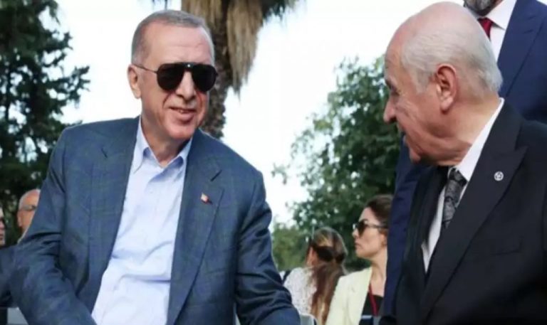Ερντογάν: Χαμός στην Τουρκία με τα γυαλιά του τούρκου προέδρου – Γιατί ξεσήκωσαν θύελλα αντιδράσεων