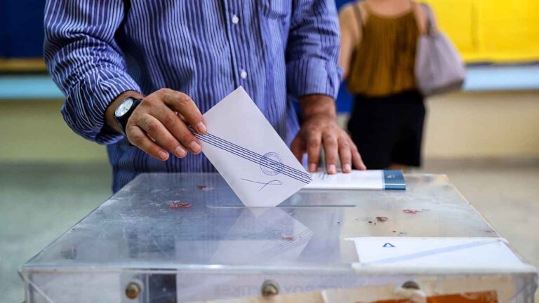 Ν.Δ. και ΣΥΡΙΖΑ μέχρι την Κυριακή: Κλείνουν τις εκκρεμότητες με τα ψηφοδέλτια
