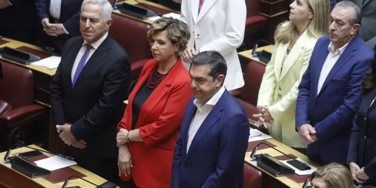 Βουλή: Με λιγότερους βουλευτές ο ΣΥΡΙΖΑ στην ορκωμοσία -Δείτε φωτογραφίες