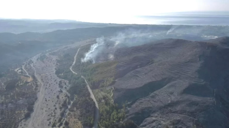 Φωτιά στη Ρόδο: Εικόνες απόλυτης καταστροφής κατέγραψε drone μετά την πυρκαγιά