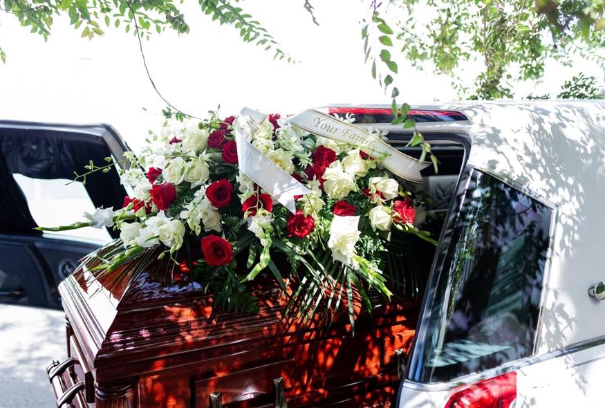 Χαμός σε κηδεία στη Ζάκυνθο: Άνοιξαν το φέρετρο και ανακάλυψαν πως κήδευαν λάθος άνθρωπο