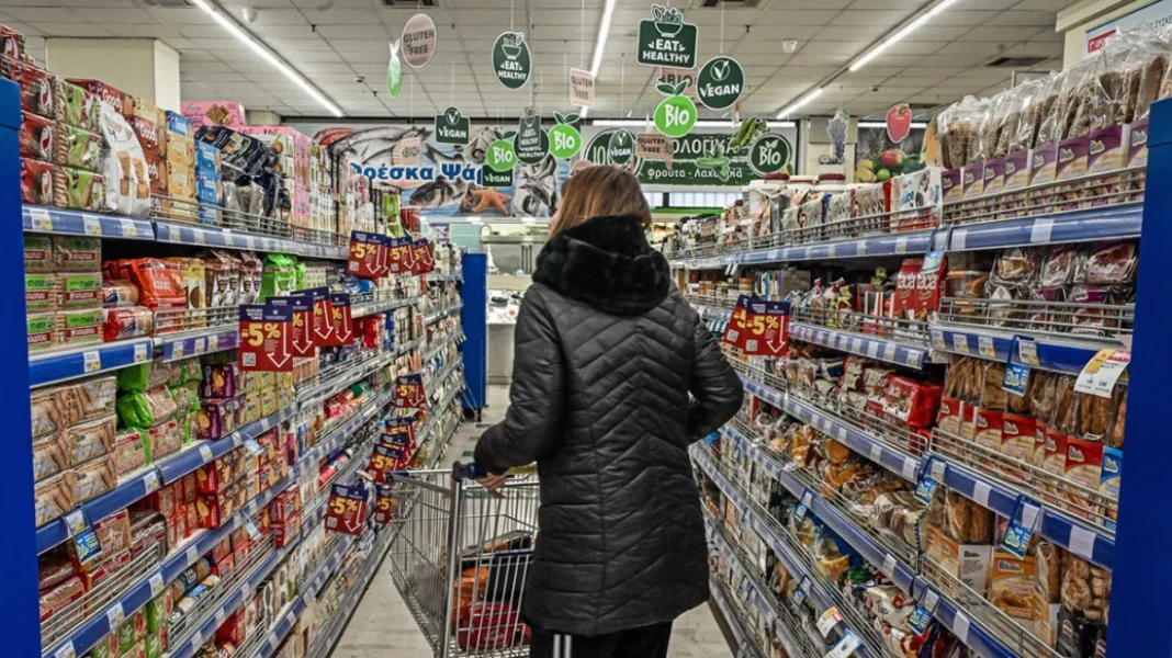 Σκρέκας: Έρχεται ρύθμιση για τις προσφορές στα σούπερ μάρκετ – Θα απαγορεύονται αν έχει προηγηθεί ανατίμηση στο προϊόν