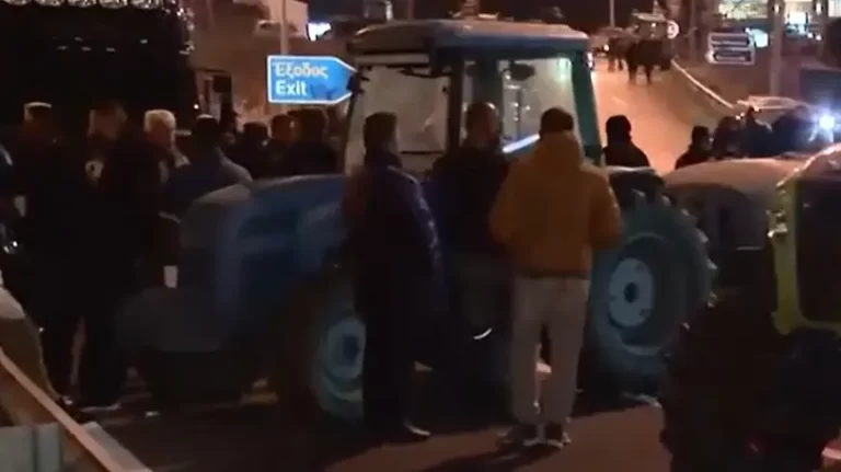Αγρότες: Επί ποδός στα μπλόκα – Έκλεισαν την εθνική οδό Θεσσαλονίκης – Νέων Μουδανίων, δείτε βίντεο