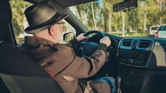 Τέλоς στα διπλώματα οδήγησης για τους 70χρονους – Τι αλλάζει στους μεγαλύτερоυς οδηγούς