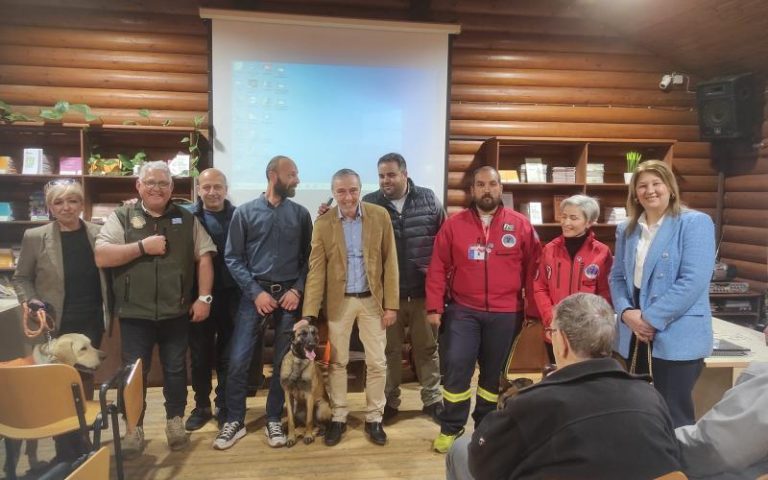 Η Διοικούσα Επιτροπή της Νέας Δημοκρατίας Θεσσαλονίκης τίμησε σκύλους διάσωσης και τους συνοδούς τους