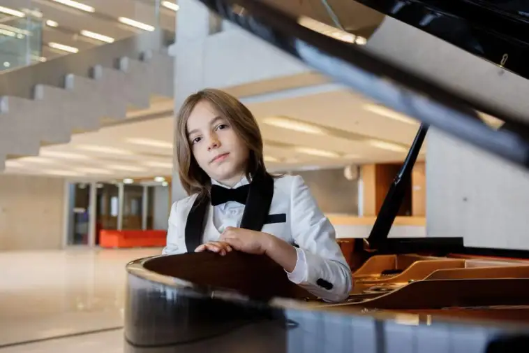 Στέλιος Κερασίδης: Ο 10χρονος Έλληνας σολίστ του πιάνου στη λίστα με τα 100 μεγαλύτερα ταλέντα του κόσμου